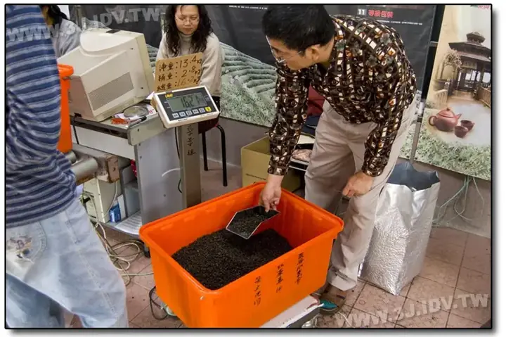 鹿谷鄉農會比賽茶:茶農送茶