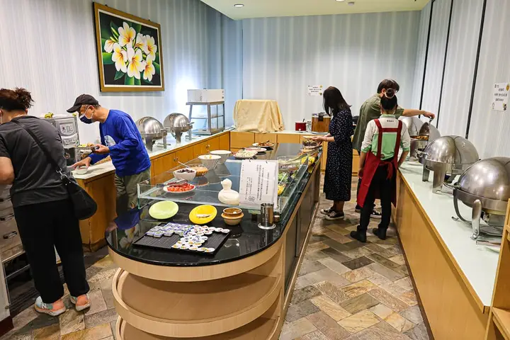 一樓自助早餐餐檯